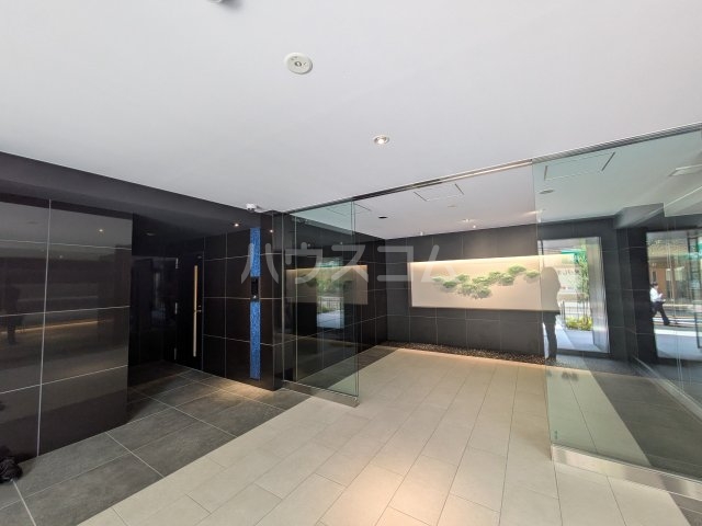 24/30 エントランス