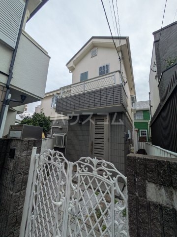 23/30 エントランス