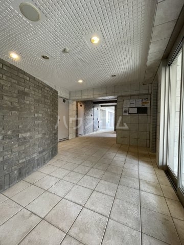 28/30 エントランス