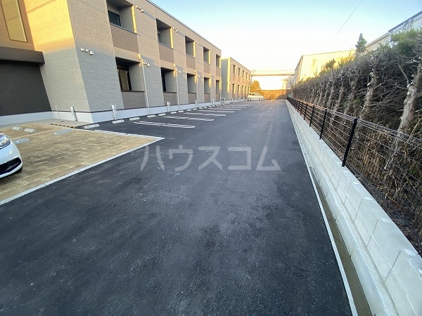 27/30 駐車場