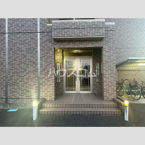 23/30 エントランス