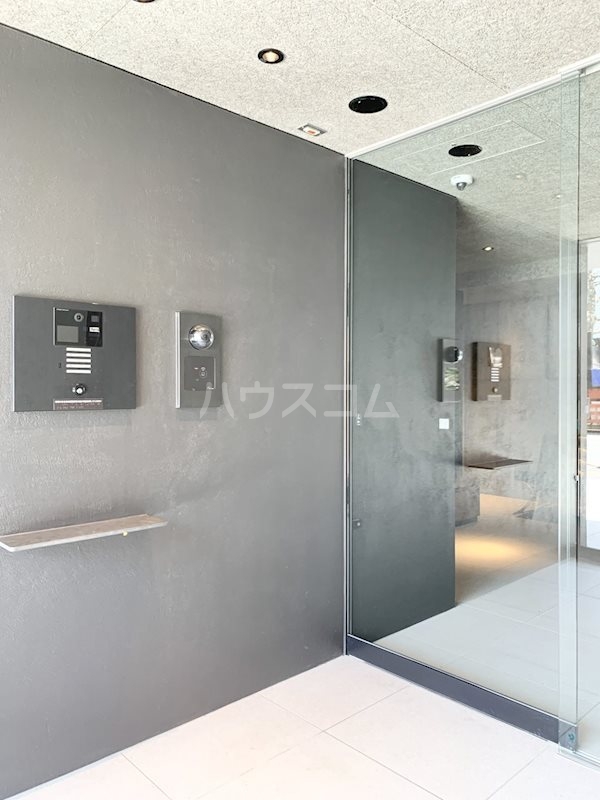 16/27 エントランス