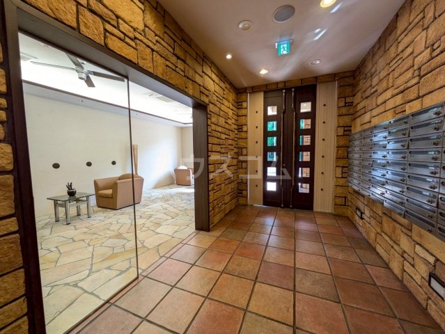 22/30 エントランス