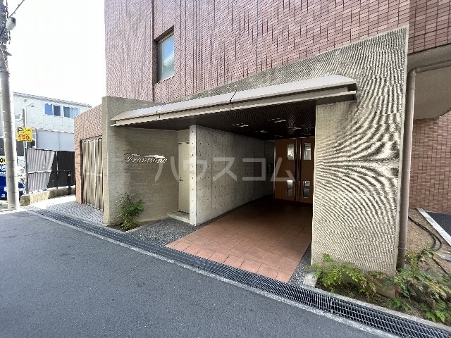 21/30 エントランス