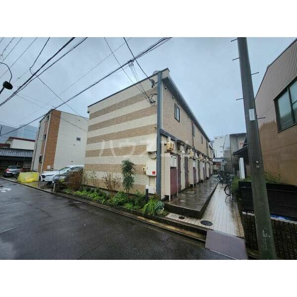 14/22 エントランス