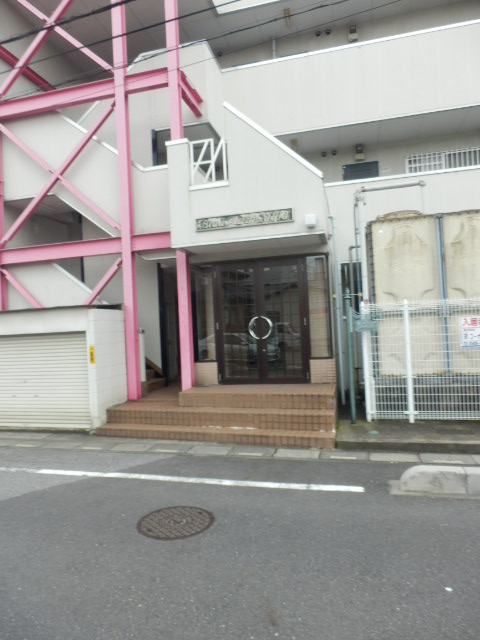 21/30 エントランス