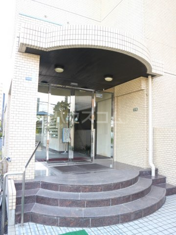 27/30 エントランス