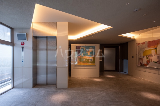 23/29 エントランス