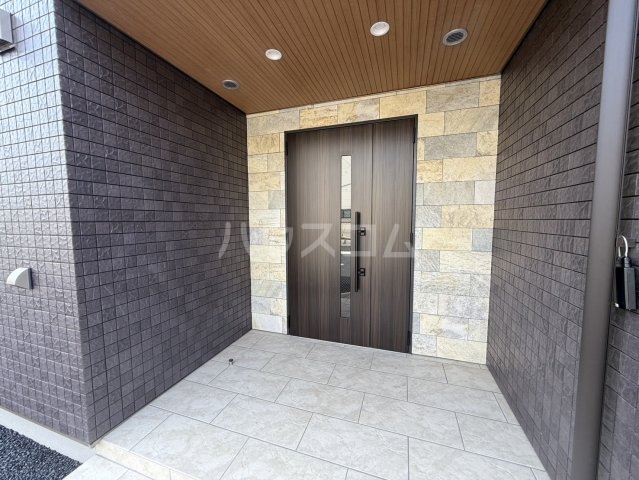 18/26 エントランス