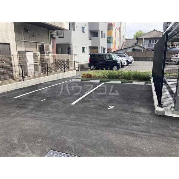 21/28 駐車場