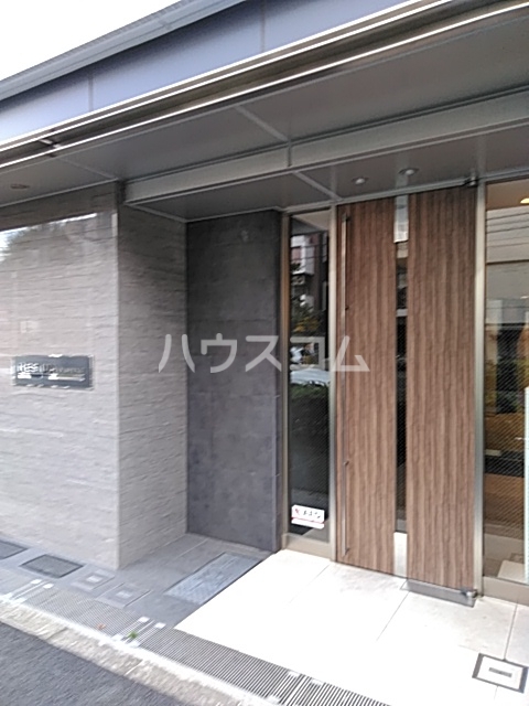 23/28 エントランス