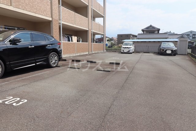 24/29 駐車場