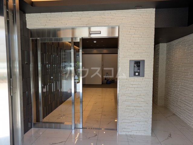 23/30 エントランス