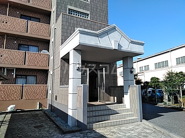 26/30 エントランス