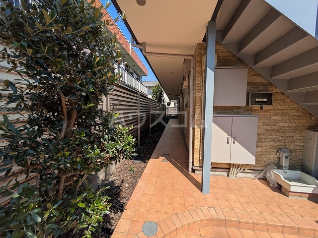 24/30 エントランス