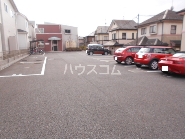 25/28 駐車場