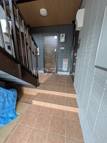 27/30 エントランス