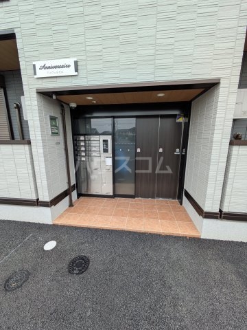 21/30 エントランス