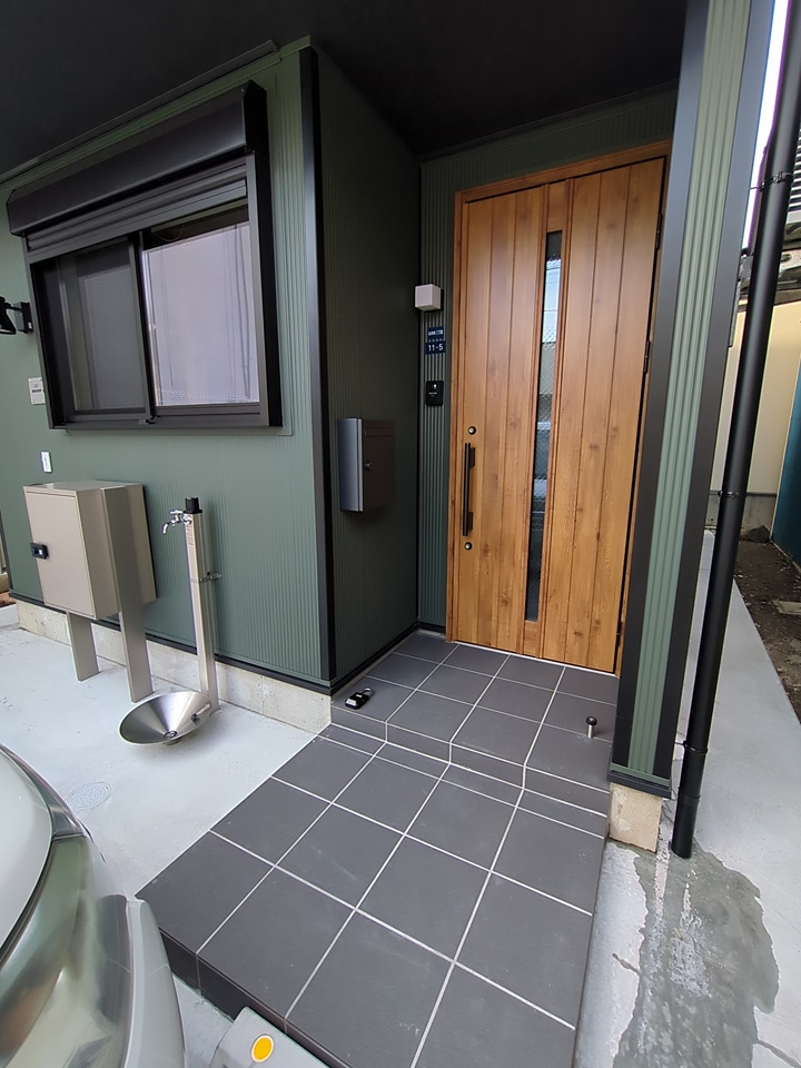 25/30 エントランス