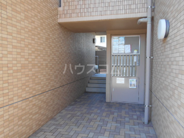 13/17 エントランス