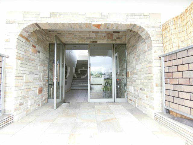 28/30 エントランス