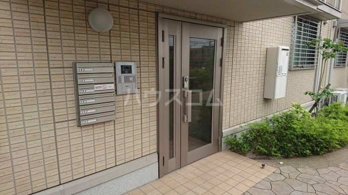 24/30 エントランス