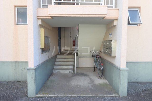 17/23 エントランス