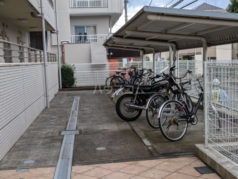 22/27 駐車場