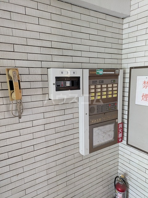 27/30 エントランス