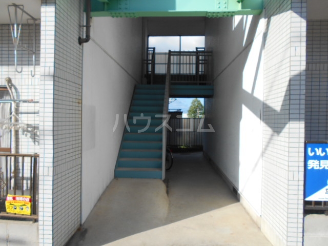 18/23 エントランス