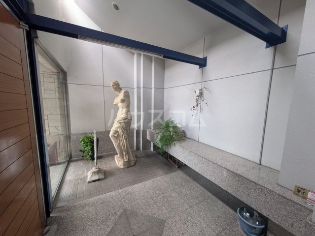 21/28 エントランス