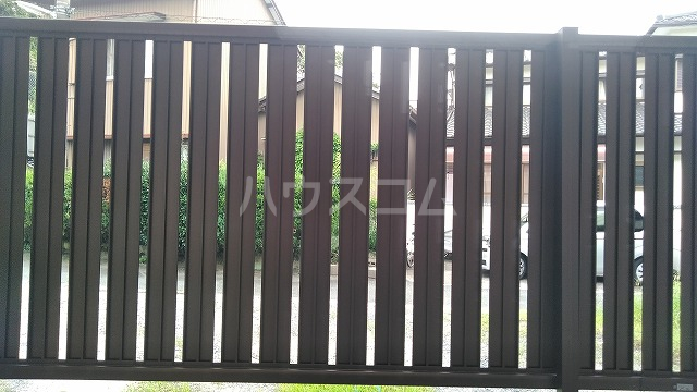 21/23 エントランス