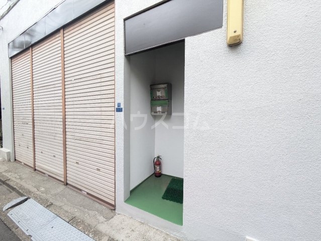 22/23 エントランス