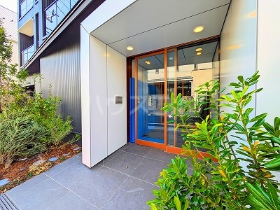 21/26 エントランス