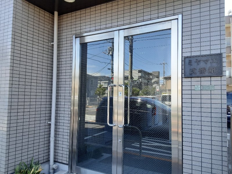 26/30 エントランス