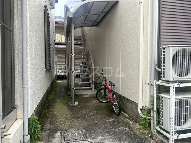 26/29 エントランス