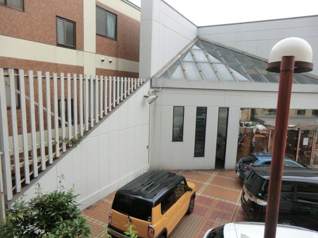 28/30 エントランス