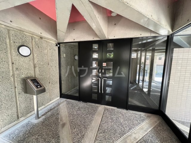 18/29 エントランス