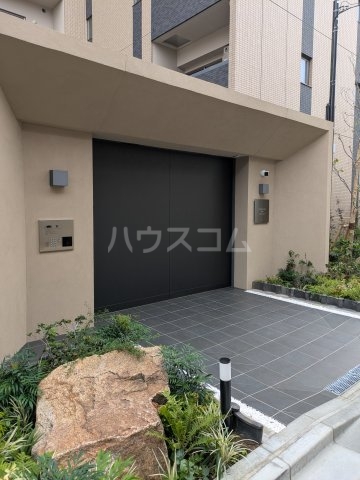 28/30 エントランス