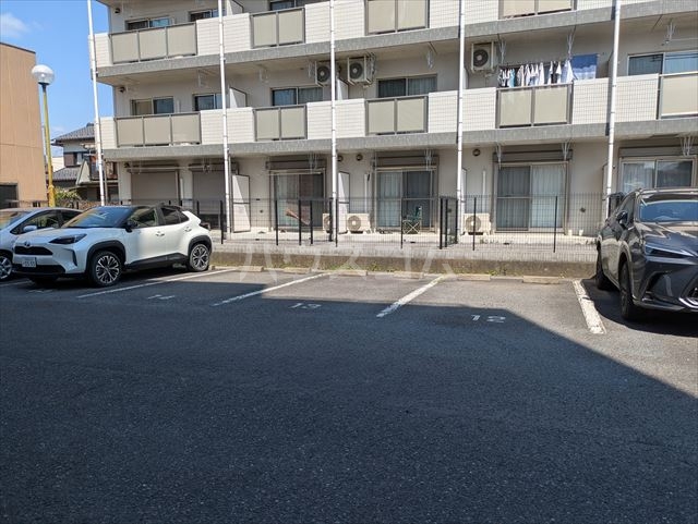 21/29 駐車場
