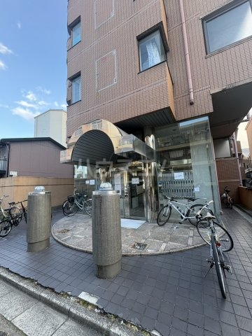 24/25 エントランス