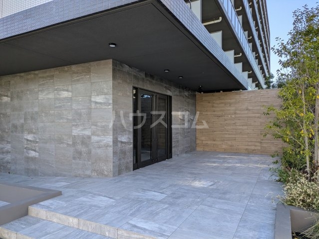 24/30 エントランス