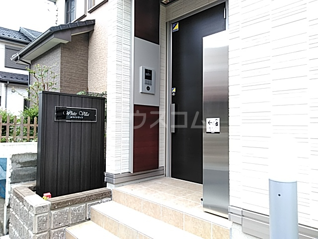 21/30 エントランス