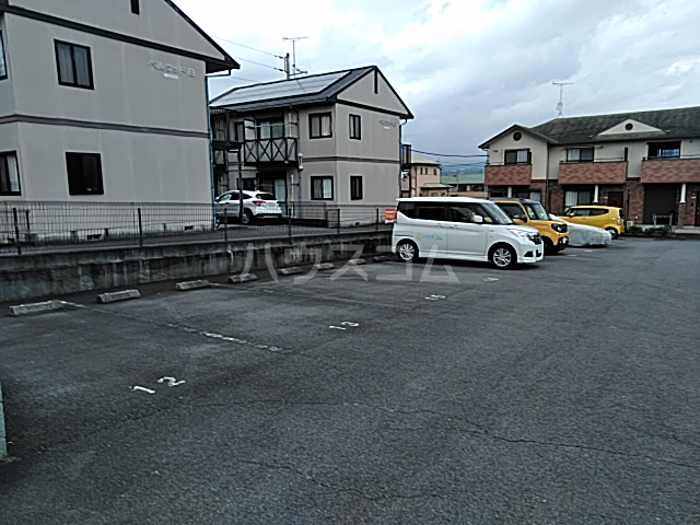 26/28 駐車場