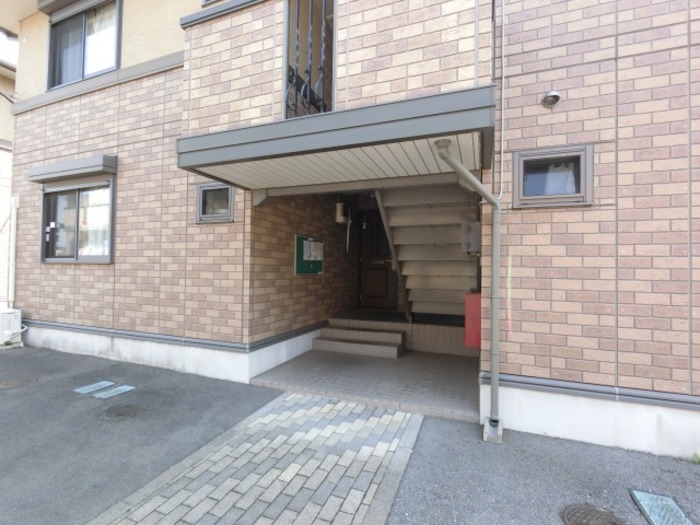 19/27 エントランス