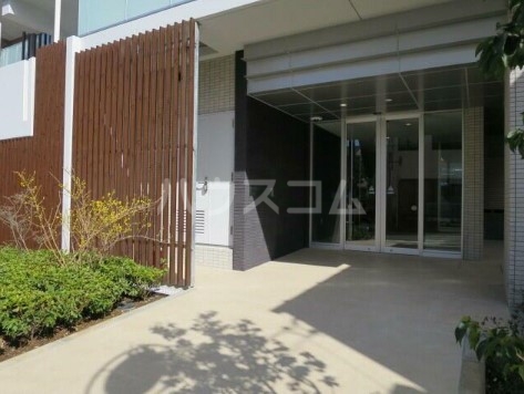 24/30 エントランス