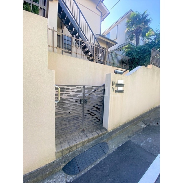 18/28 エントランス