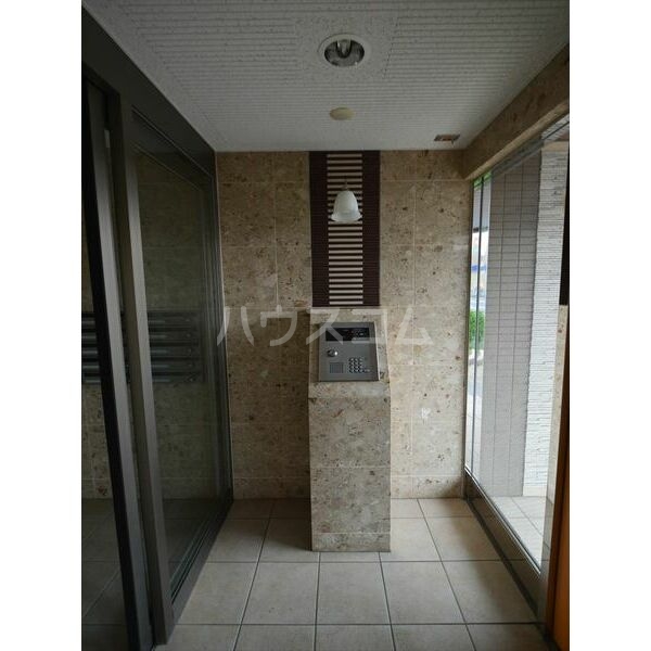 17/26 エントランス