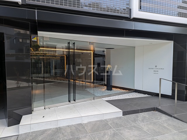 28/30 エントランス