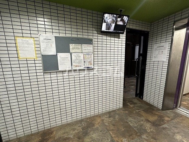 19/27 エントランス